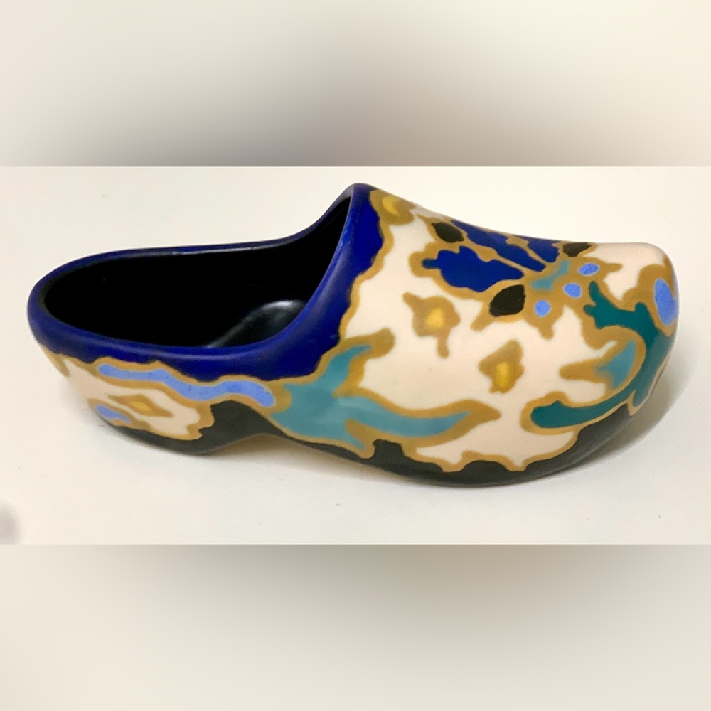 Vintage Mid Century Antique Signed REGINA GOUDA HOLLAND Majolica Porcelain Shoe